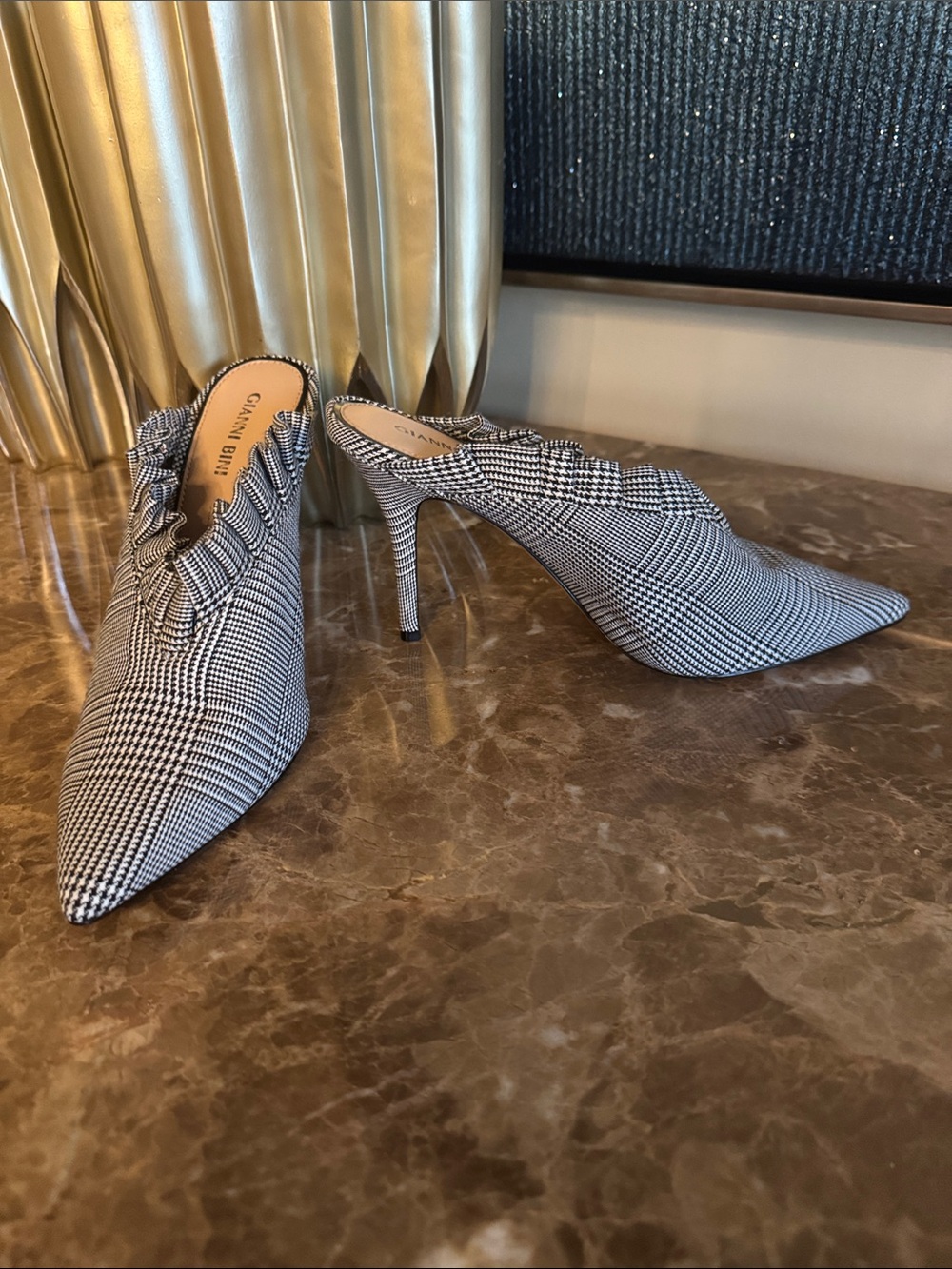 "Consigning SoGianni Bini Black & White Houndstooth Pointed-Toe Mule with Ruffle - Picture 2 of 5